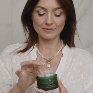 Anti-age vlažilni set z eteričnim oljem